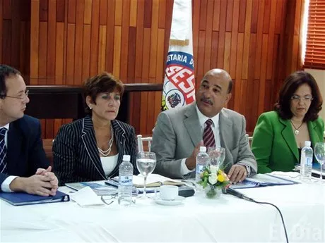 http://eldia.com.do/image/article/3/460×390/0/A4E4E9B2-C144-4D64-85D5-AB860E69C1E6.jpeg
