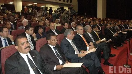 http://eldia.com.do/image/article/3/460×390/0/AA00AE44-7784-4CCE-B9F2-4231BD2D9777.jpeg