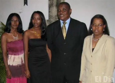 http://eldia.com.do/image/article/6/460×390/0/C6C48496-EC4C-4C8F-947B-1C8DEDC3A34B.jpeg