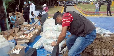http://eldia.com.do/image/article/9/460×390/0/838F1FF5-B13C-43DA-A52F-99282E669B7B.jpeg