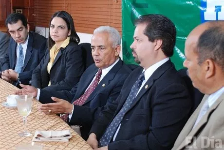 http://eldia.com.do/image/article/12/460×390/0/8B9B3B6A-6B92-4C08-A191-EBA816D51CBC.jpeg