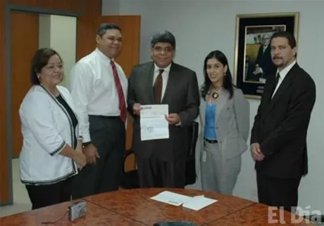 http://eldia.com.do/image/article/13/460×390/0/8BB87EC9-98A2-413D-B5D3-53EE87A9FD8B.jpeg