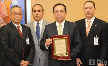 http://eldia.com.do/image/article/18/460×390/0/2FBFED89-0E3F-4FE7-BFC5-73C35A2864B4.jpeg