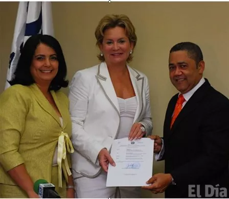 http://eldia.com.do/image/article/20/460×390/0/741D9803-AB37-4398-8312-8F0E40F24994.jpeg