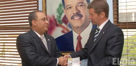 http://eldia.com.do/image/article/18/460×390/0/8F33A48D-4E5F-480C-9DFC-24DB302F6821.jpeg