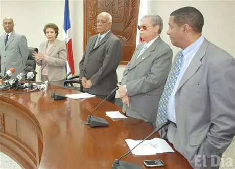 http://eldia.com.do/image/article/20/460×390/0/33250310-34DC-41CD-B87A-6BA18743E17D.jpeg