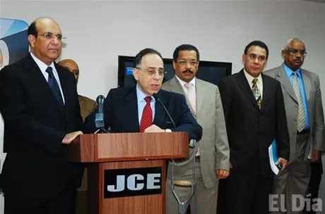 http://eldia.com.do/image/article/28/460×390/0/6A6B0D83-42AE-4D33-B013-29BF5386FC9A.jpeg