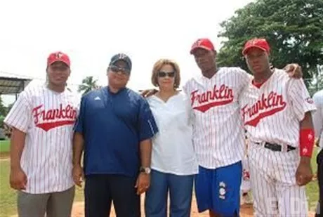 http://eldia.com.do/image/article/41/460×390/0/8149449A-435F-4775-9740-0132B3C0E4ED.jpeg