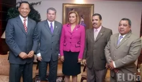 http://eldia.com.do/image/article/44/460×390/0/53769652-CD9F-4450-B980-49AB1DDEC80B.jpeg