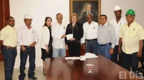 http://eldia.com.do/image/article/72/460×390/0/52CC2AD5-DA51-4800-B110-7314D7480E18.jpeg