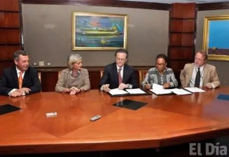 Cámara de Comercio Domínico Francesa firma cuerdo de cooperación con la Región de Guadalupe  