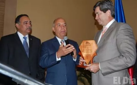 http://eldia.com.do/image/article/92/460×390/0/7F1B8D93-FB91-4B9D-AC14-25B0C4B29B47.jpeg