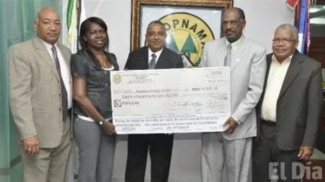 http://eldia.com.do/image/article/100/460×390/0/15C1F6D7-32F9-4001-92ED-6D7E2D793ED9.jpeg