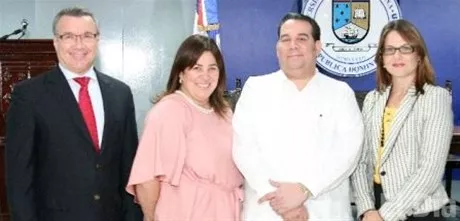 http://eldia.com.do/image/article/106/460×390/0/408052A5-2657-4A50-A101-B7C25499FFFC.jpeg