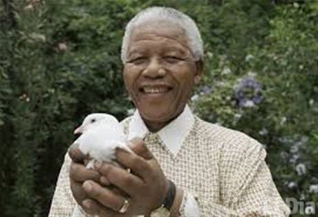 Hija de Mandela dice que su padre continúa luchando «aun en su lecho de muerte»