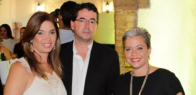 Carlota Sanlley, José Peña y Angie Casanovas.