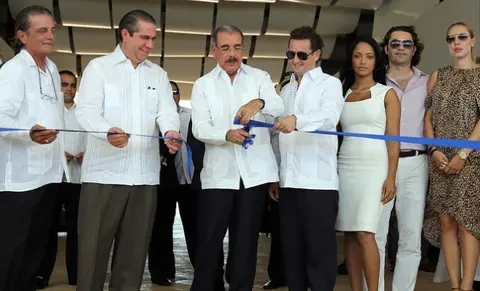 Danilo Medina inaugura parque acuático Los Delfines en Juan Dolio