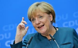 Merkel enfrenta reto griego con un fuerte capital político