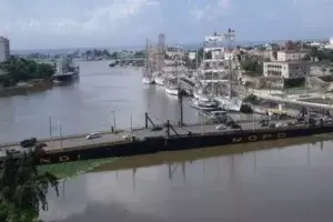 Puente flotante será cerrado por una hora este miércoles