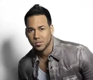 Romeo Santos suena cinco bachatas en la radio  local