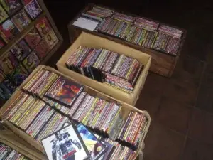 Policía ocupa miles de CD y DVD pirateados