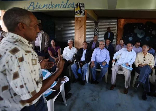 Medina se reúne con pescadores y arroceros de Sabana de la Mar