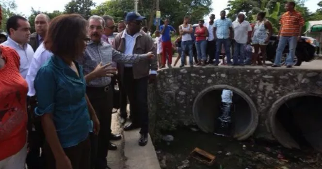 Danilo Medinaa visita LosPlatanitos, municipio de Haina.