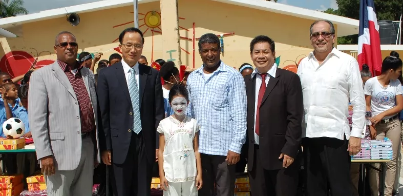 esús Contreras, Zhao Zhenge,  Angélica Brenes, Hilario Urbano, Marino Joa y Miguel Escala.