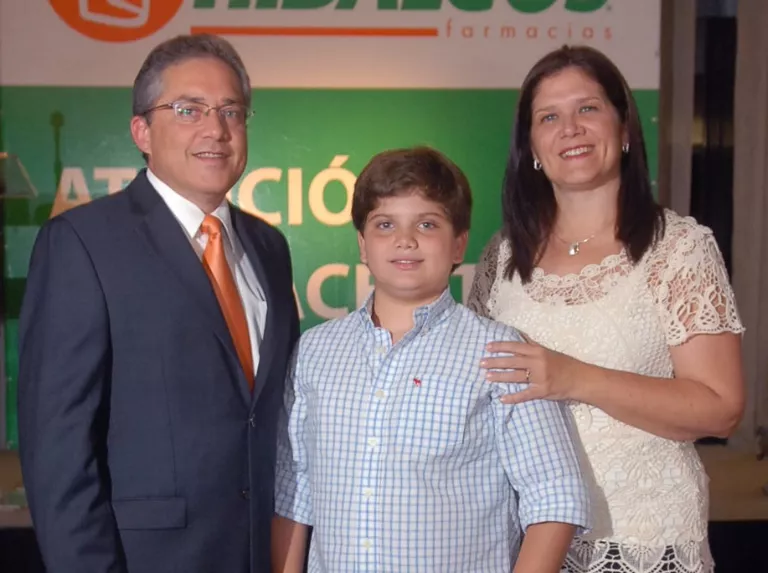 Ernesto Martínez, José Martínez y Amelia de Martínez.