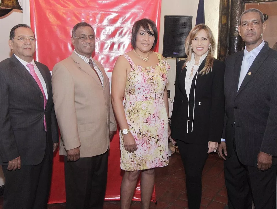 José Tejeda, Marcos Díaz, Oceanía Matos, Irma Mauriz y Norberto Puello.