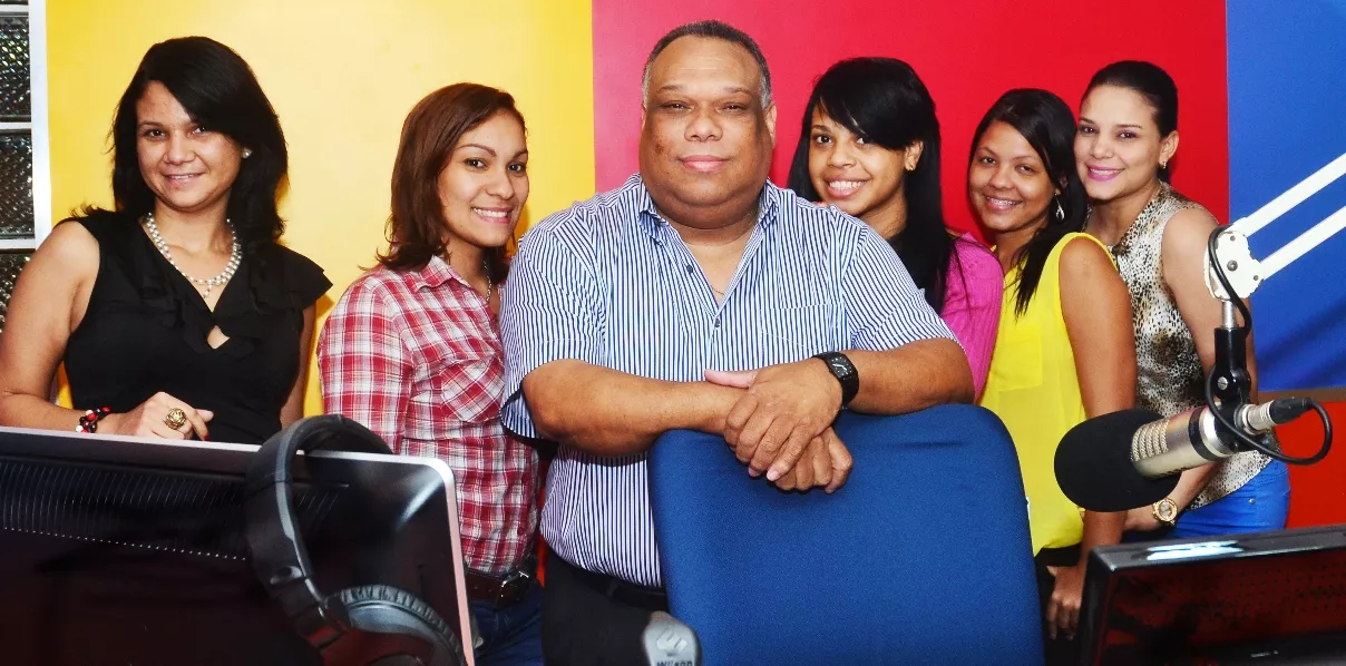 Radio Neon. Foto: Elieser Tapia.