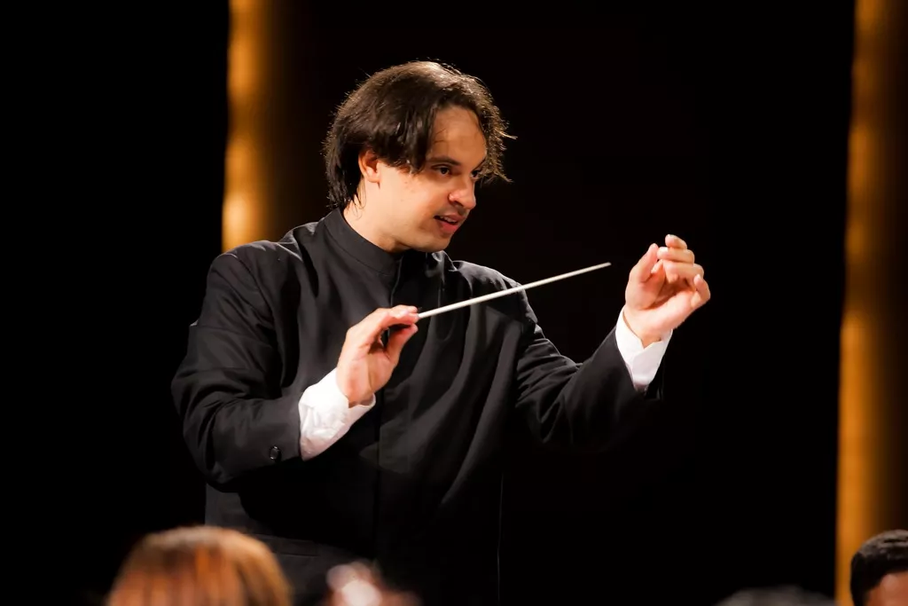 Darwim Aquino, director de la Orquesta Sinfónica Juvenil RD