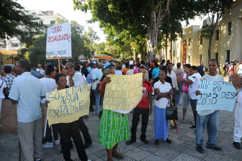 Protestan frente al Palacio Nacional contra los desalojos