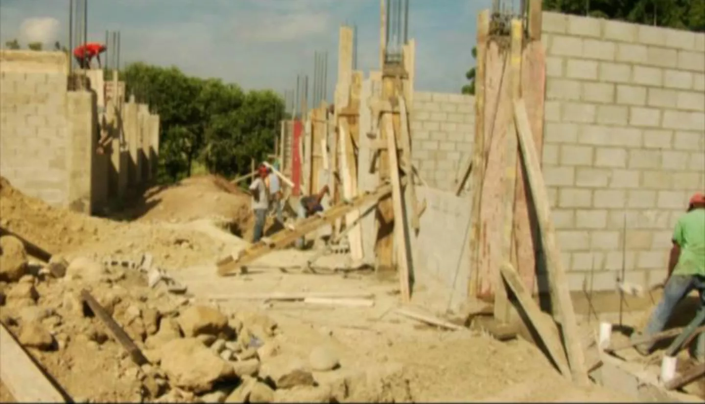 Construccion y reconstruccion escuelas.Hoy/Fuente Externa 1/3/11