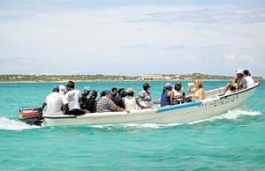 Puerto Rico: Apresan 13 indocumentados dominicanos en una yola