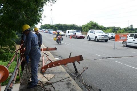 Obras Públicas cerrará puente Haina por reparación