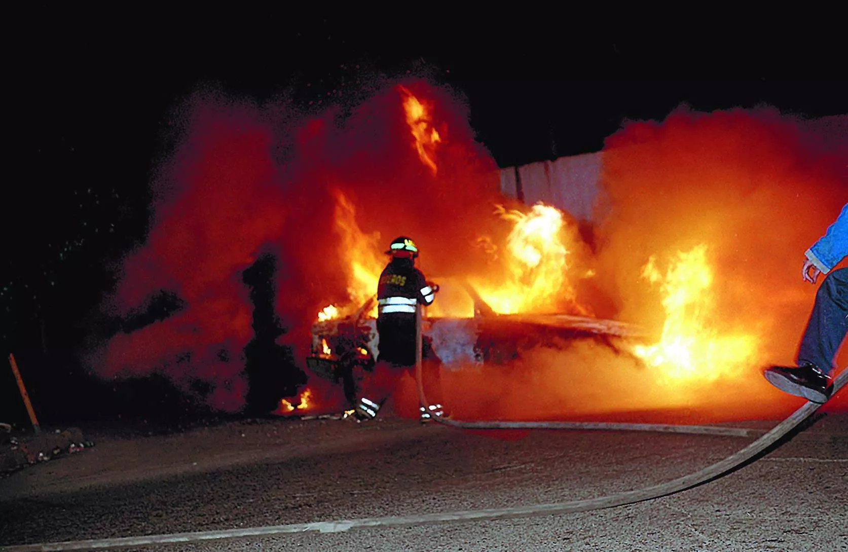 Mueren tres al quedar atrapados dentro de colmado se incendió 