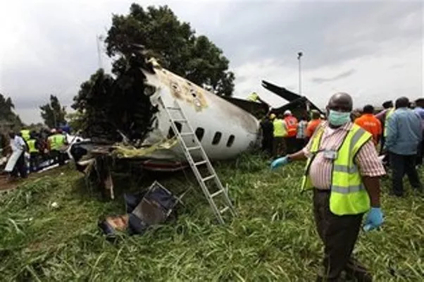 Nigeria inmoviliza aerolínea tras muerte de13 personas en accidente