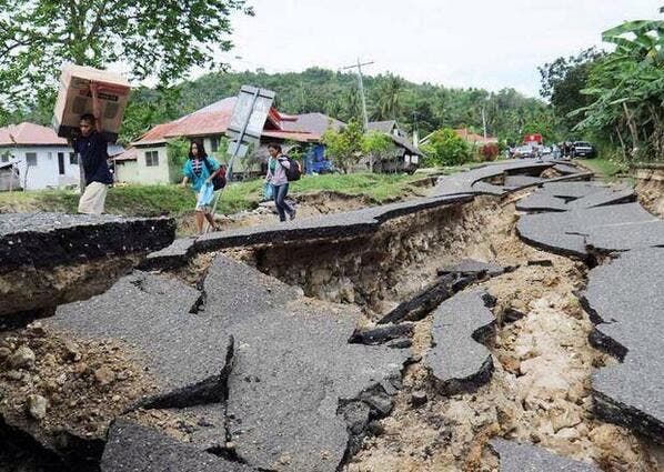 Aumentan a 93 los muertos por terremoto en Filipinas