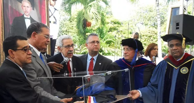 Doctorado honor y causa a juan P. Duarte