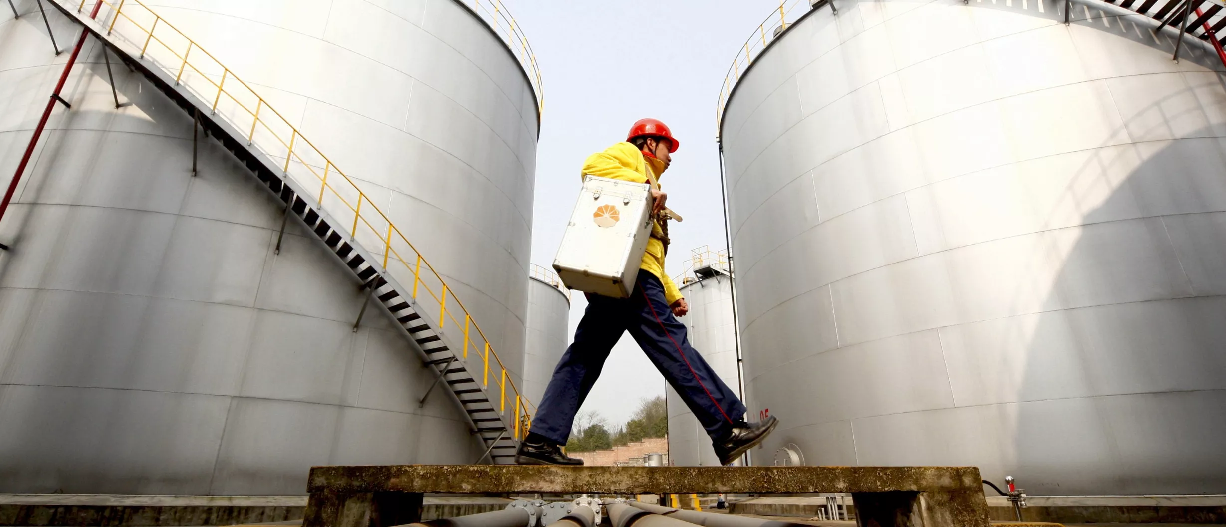 CORRECTION Big Oil New No 1