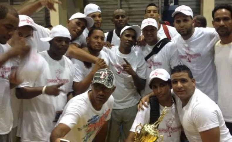 El Almirante campeón torneo superior Interbarrial de Invivienda.
