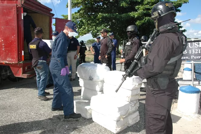 Ocupan 30 pacas de cocaína a bordo de lancha rápida al sur de RD