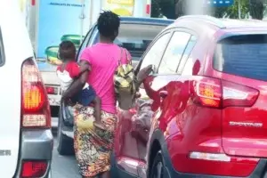 Rescatan cinco niños que eran usados como mendigos por encargo en las calles de Santo Domingo