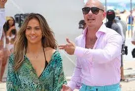 Pitbull, J.Lo a brillar esta noche en premios AMA