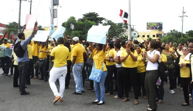 Estudiantes protestan en reclamo pago profesores