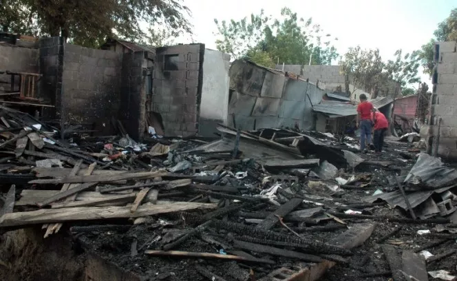 Ancianos  mueren  al incendiarse sus  humildes viviendas