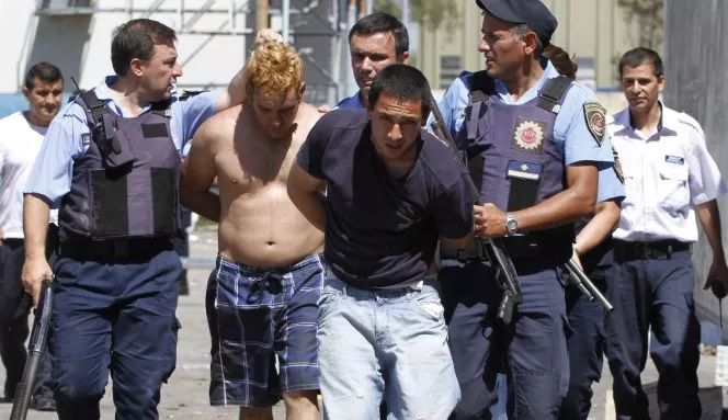 Argentina Police Looting