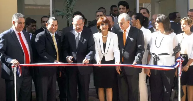 Medina entrega  plaza comercial en San Francisco