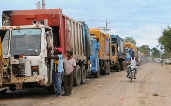 Falta de equipos provoca larga fila en Duquesa